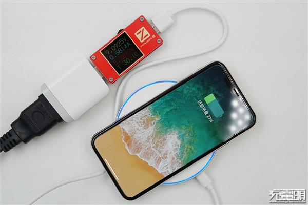 巨头对决：AT&T与Verizon无线充电器拆解对比