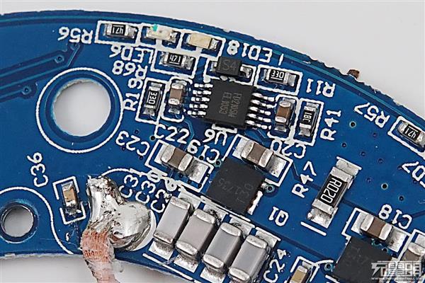 巨头对决：AT&T与Verizon无线充电器拆解对比