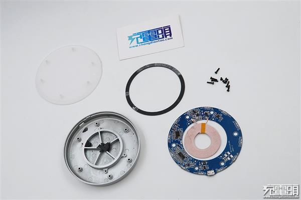 巨头对决：AT&T与Verizon无线充电器拆解对比