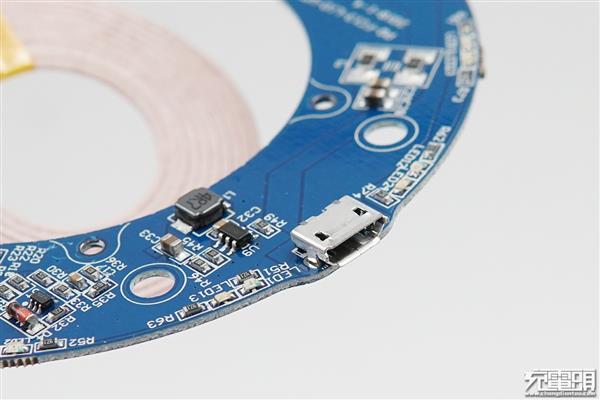 巨头对决：AT&T与Verizon无线充电器拆解对比