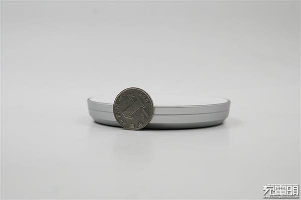 巨头对决：AT&T与Verizon无线充电器拆解对比