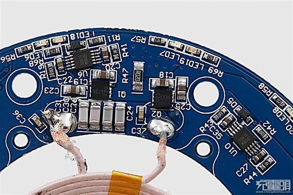 巨头对决：AT&T与Verizon无线充电器拆解对比