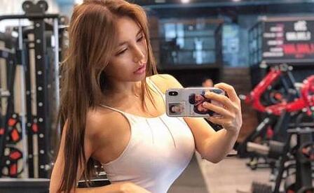 韩国钢管舞女神福利美照 丰满上围葫芦形身材