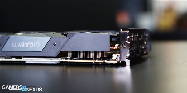 技嘉公开秀非公版RTX 2080 Ti：异步三风扇