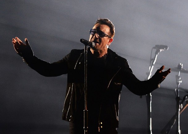  U2主唱Bono突然失声 演唱会开场20分钟被迫取消