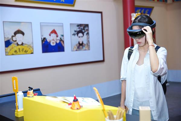 淘宝微软HoloLens推出MR产品“淘宝买啊”：科幻般购物体验