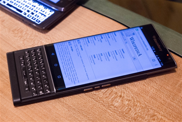 钟情物理全键盘 黑莓手机还有机会吗？
