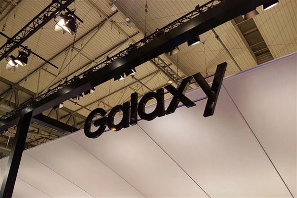 三星准备中国特供Galaxy P30：首发屏下指纹