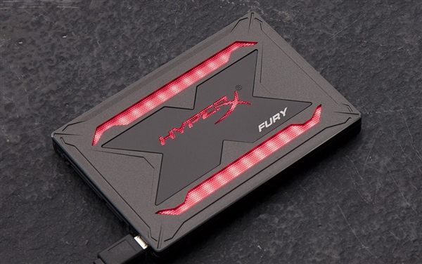 金士顿发布HyperX Fury RGB SSD：49颗灯珠