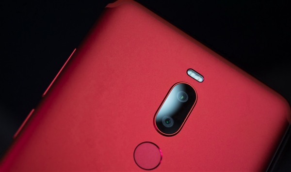 魅族Note 8官方图赏：黑蓝紫红四色齐飞
