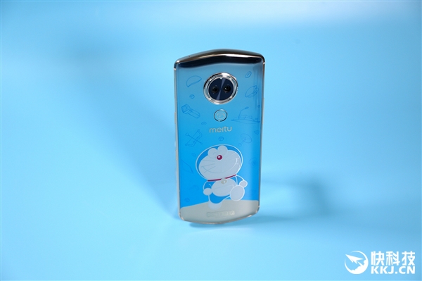 美图T9哆啦A梦限量版开箱图赏：炫彩蓝胖子