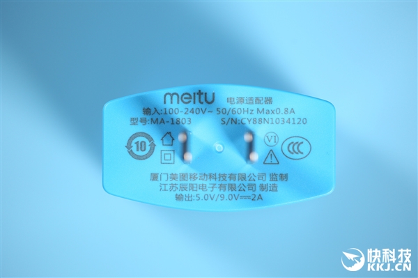 美图T9哆啦A梦限量版开箱图赏：炫彩蓝胖子