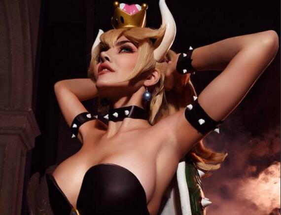 火辣奔放的俄罗斯COSER 丰满上围风格大胆的俄妹子Kalinka Fox