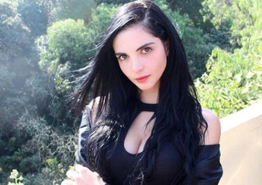 阳光美颜加完美身材 墨西哥电眼辣妹Liz Alexa