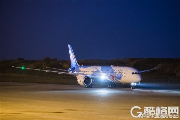 第787架波音787交付南航：成功落地广州白云国际机场