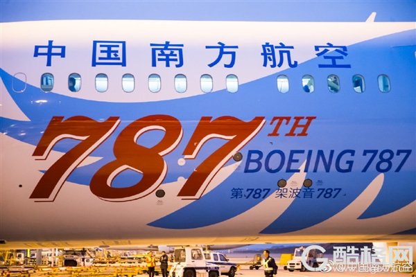 第787架波音787交付南航：成功落地广州白云国际机场