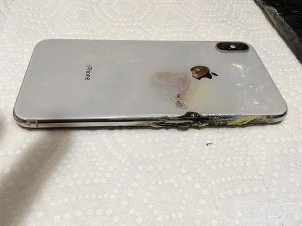 首台iPhone XS Max自燃：苹果竟如此对待