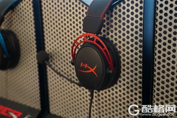 HyperX游戏耳机多款齐发：首次蓝牙、头部追踪