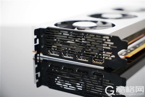 7nm“真香”登场！ AMD Radeon VII显卡图赏