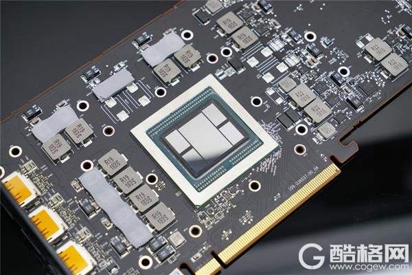 7nm“真香”登场！ AMD Radeon VII显卡图赏