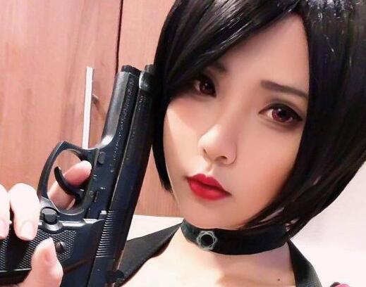 美国妹子COS肉弹级艾达王 “李三光”怕是要顶不住
