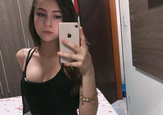 好身材泳装都包不住 成熟大胆的巴西网红美少女