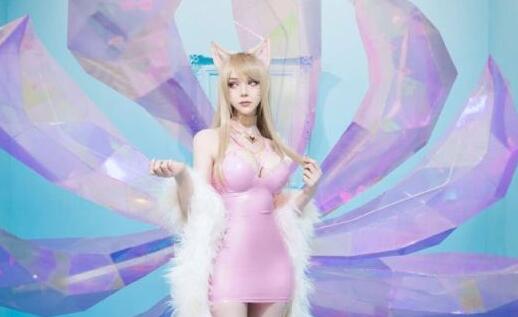 德妹COS《LOL》K/DA阿狸 长腿正妹身材超有料