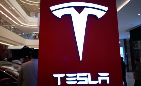 特斯拉对已交付入门版Model 3软件降级:买的便宜别享受高配