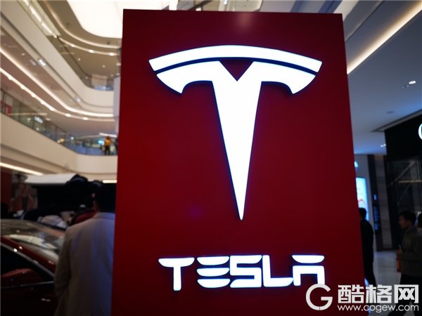 特斯拉对已交付入门版Model 3软件降级：便宜别享受高配