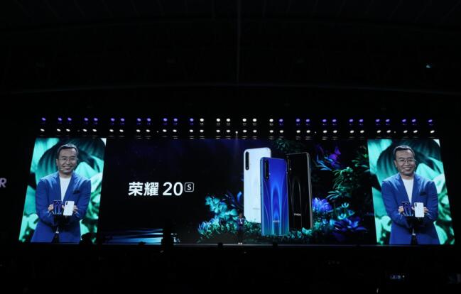 3200万人像超级夜景自拍定格夜色之美 荣耀20S震撼发布 1899元起