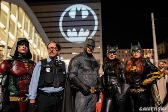 DC为庆祝《蝙蝠侠》80周年 在全球13城市亮起蝙蝠灯