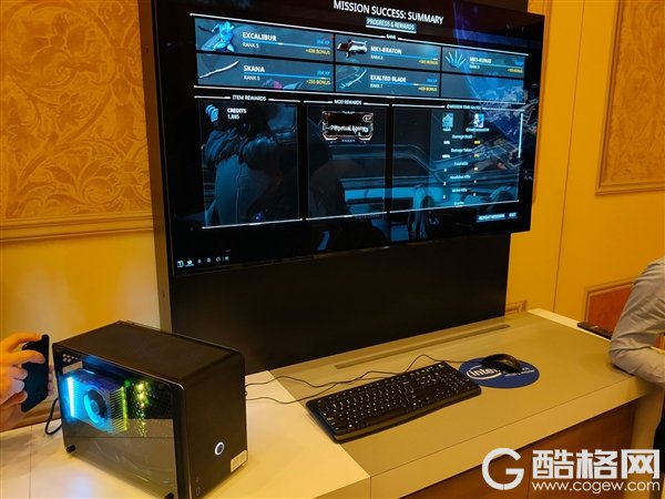 Intel Xe独立显卡首秀：小巧可爱的开发卡