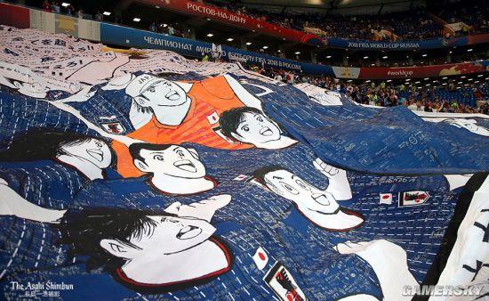 世界杯看台惊现《足球小将》巨幅海报 热血大空翼