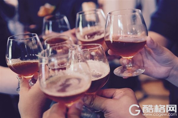 学习的重要性！研究发现受教育程度及年限可能影响饮酒行为和酒精依赖风险